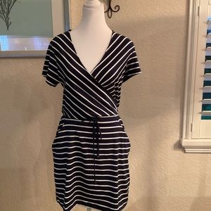 Vineyard Vines short sleeve dress with pockets